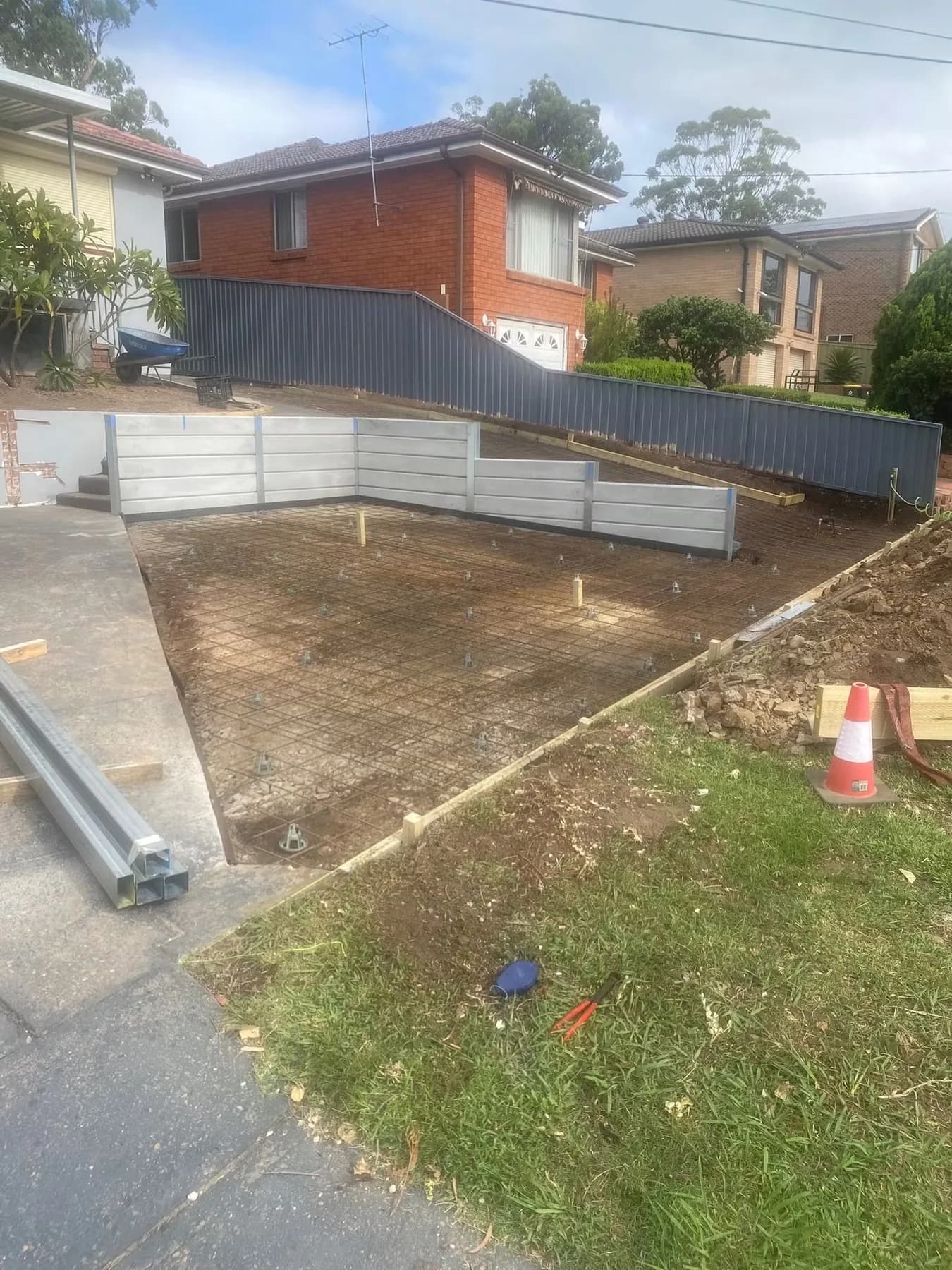 Rear slab set out — Formwork and mesh, before the pour