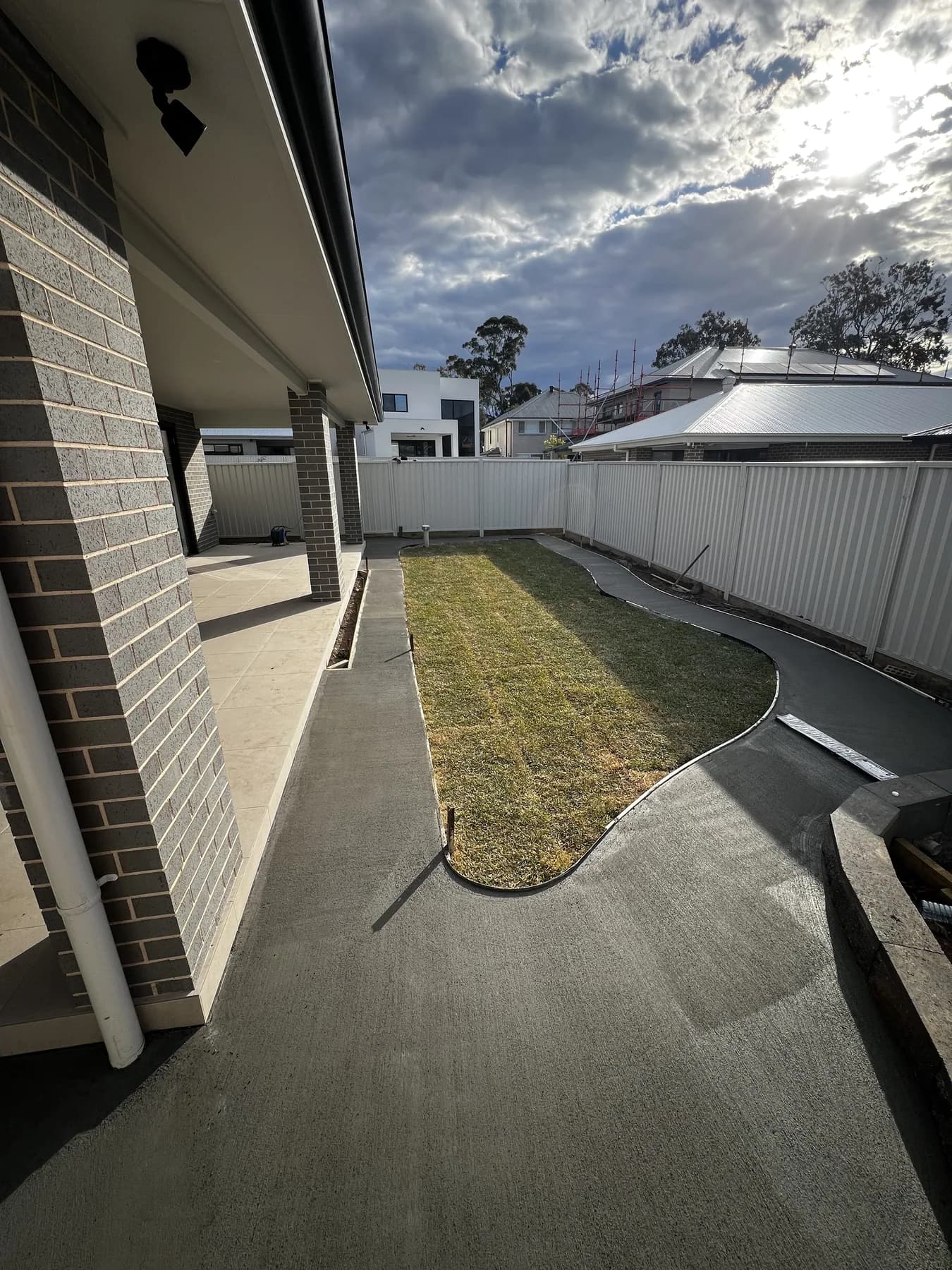 Curved rear path — Set out by hand